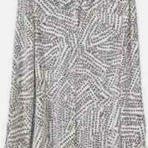 CAbi Split-back Blouse Style #3255 Button-down White Black Print Top - Picture 3 of 3